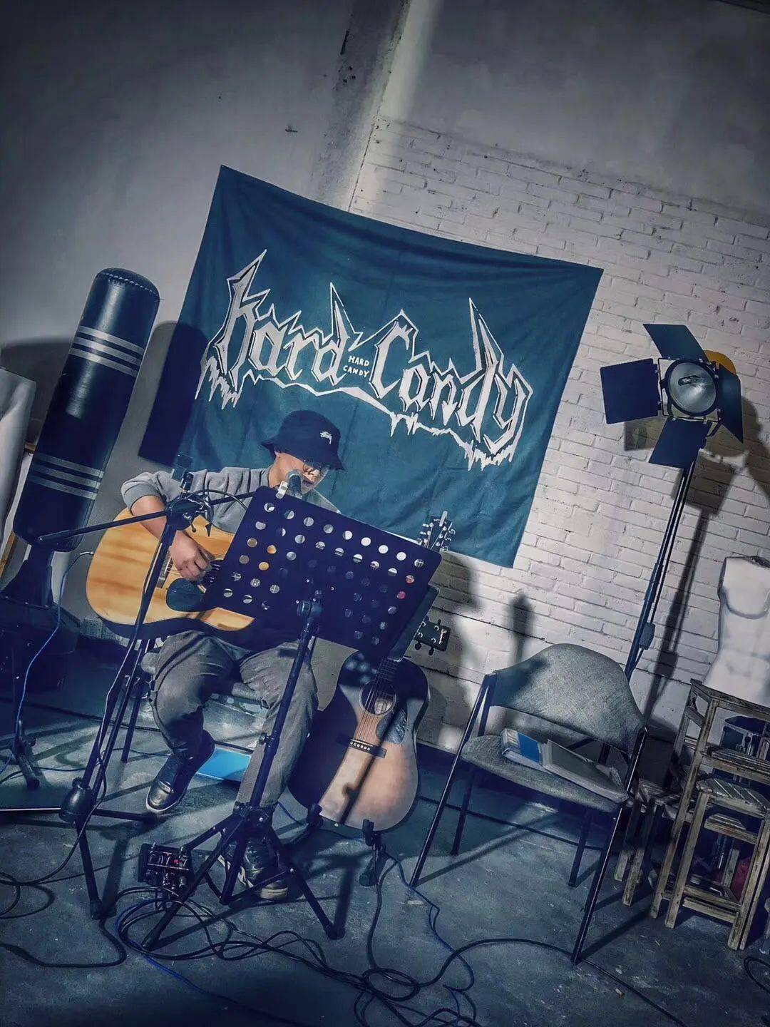 于邻| 95后唱作人,失重效应乐队主唱兼节奏吉他手,曾获2015,2016中国