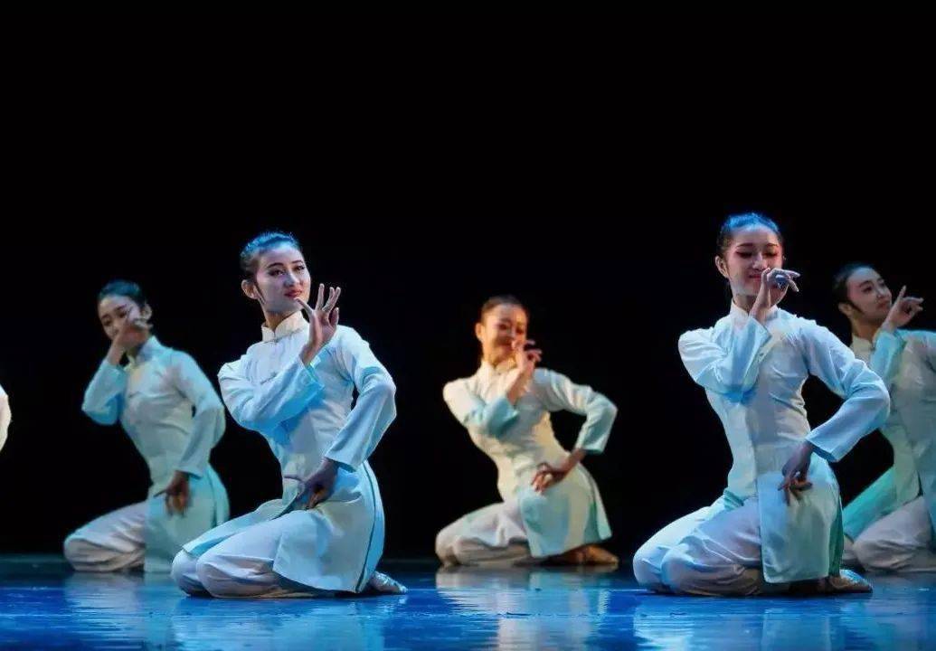 成都纯舞艺术丨8月舞蹈集训月之中国古典舞篇三大特色课期待你的加入