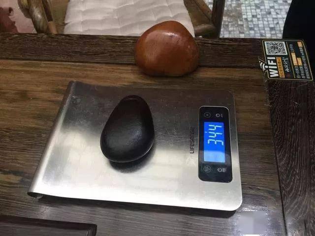 三年前这块344克的极品红玉专家给出7000万的估价