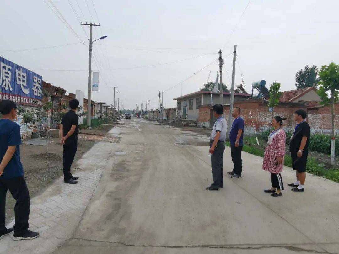 会上,南孙庄乡政协工作组组长刘雨生带领委员们学习了