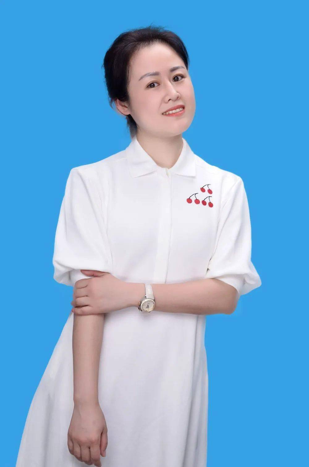 王琴,中共党员,中学英语高级教师,南充市高中英语陆雅平名师工作室