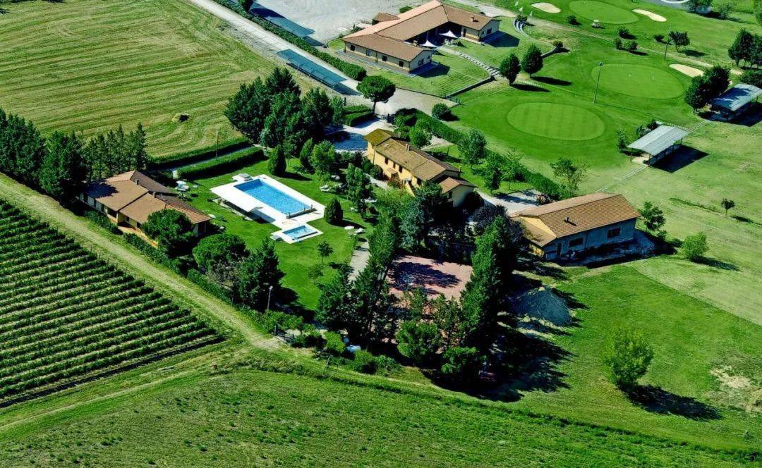 权力的游戏骑士的坐骑绅士的品味兰博基尼奢侈名酒来袭