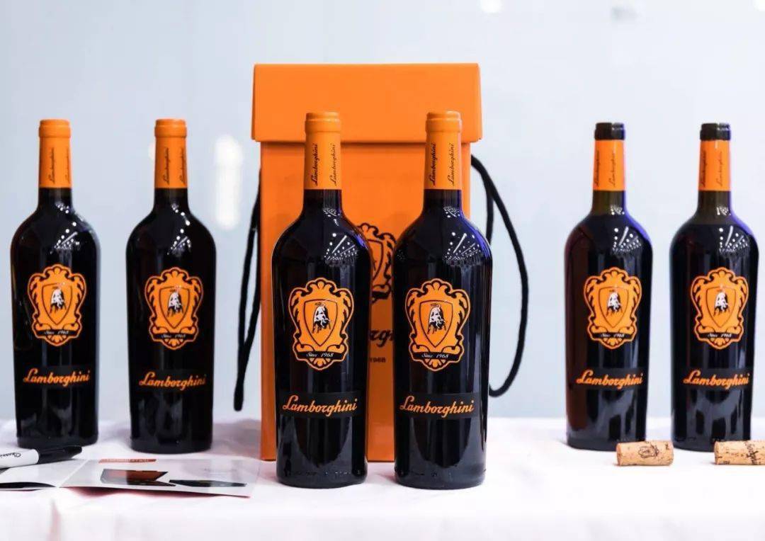 权力的游戏骑士的坐骑绅士的品味兰博基尼奢侈名酒来袭