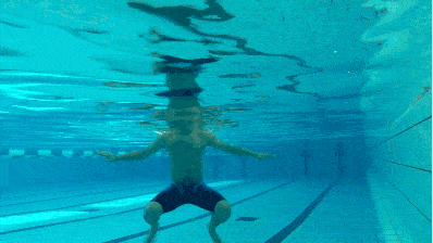 长游不累技能:蛙式踩水手腿动作详解_身体