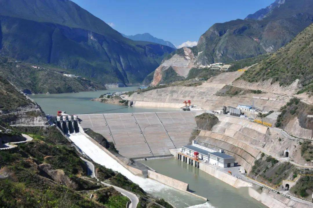 金沙江中游河段梯级水库2011年蓄水以来首次开展生态调度试验"生态