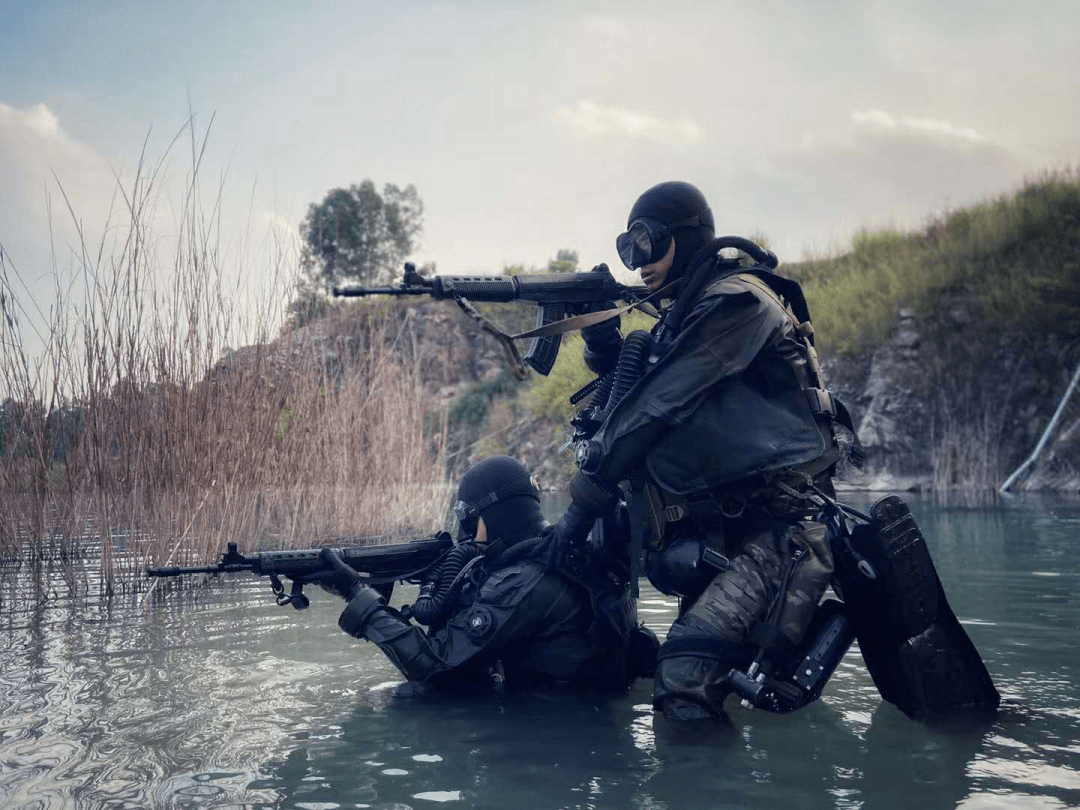 军事潜水是部队渗透或者特种作战所涉及的潜水活动,需要配合战术,武器