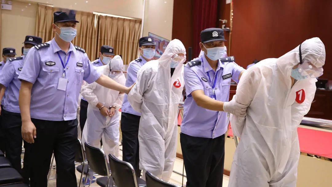 李江绰号"李六子",被组织成员尊奉为"六叔",李立忠绰号"大喜子",被