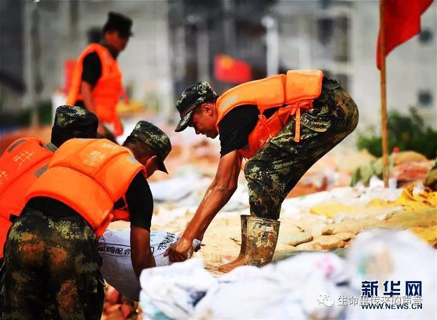 暴风雨中战洪魔为新时代的中国朗读致敬抗洪英雄