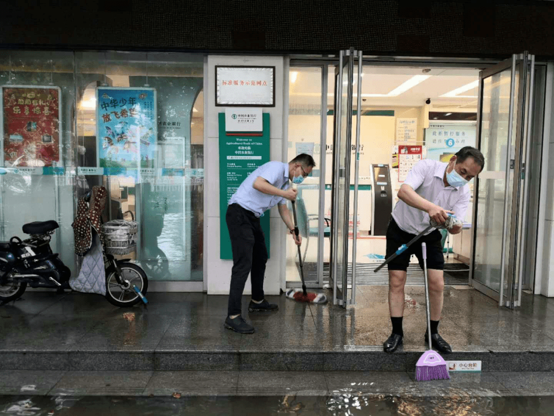 家庭乱伦www 奇米操b网 日本东京热mp4