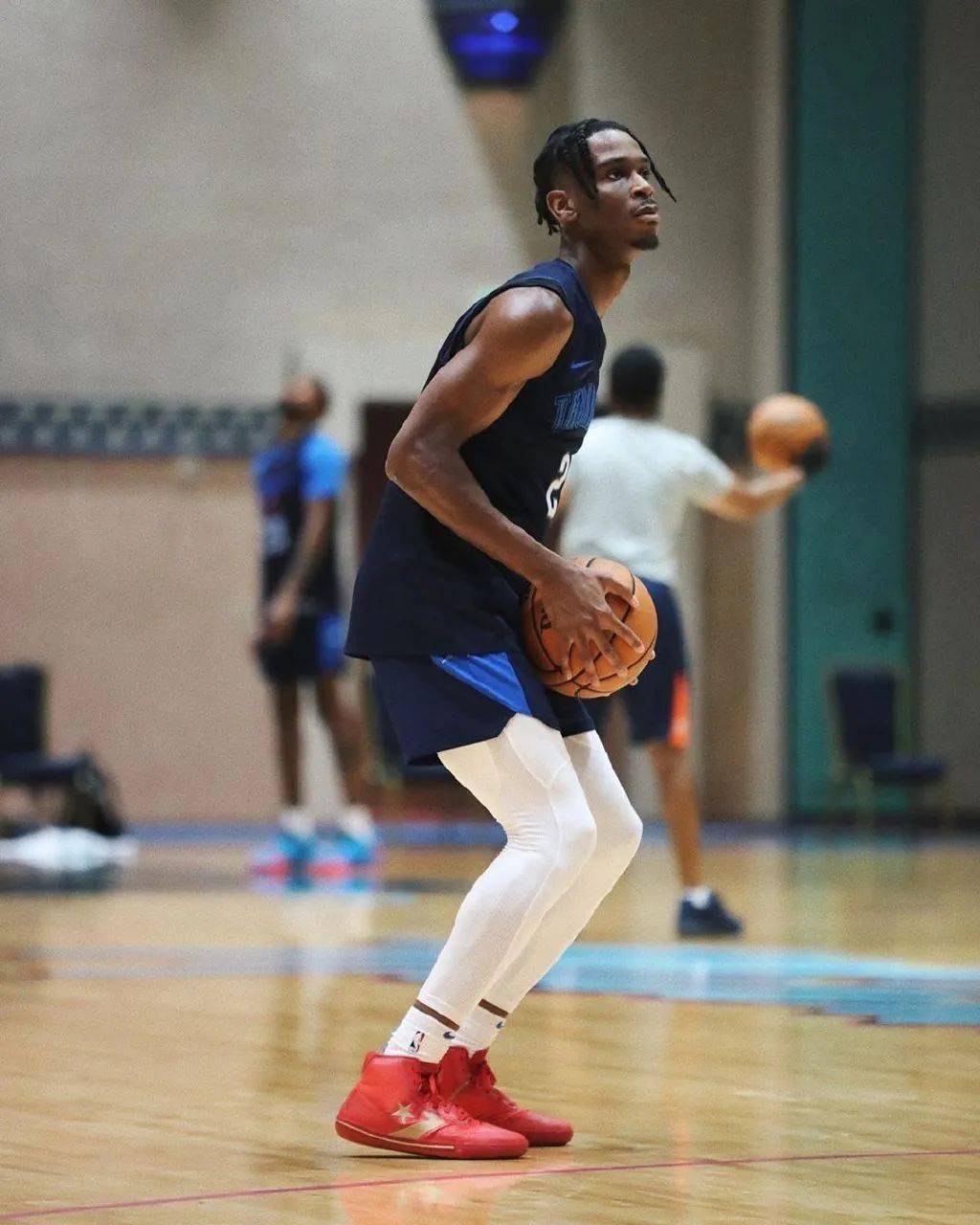 球星上脚图 | 伦纳德今日训练照!这几双kobe 5太帅了!