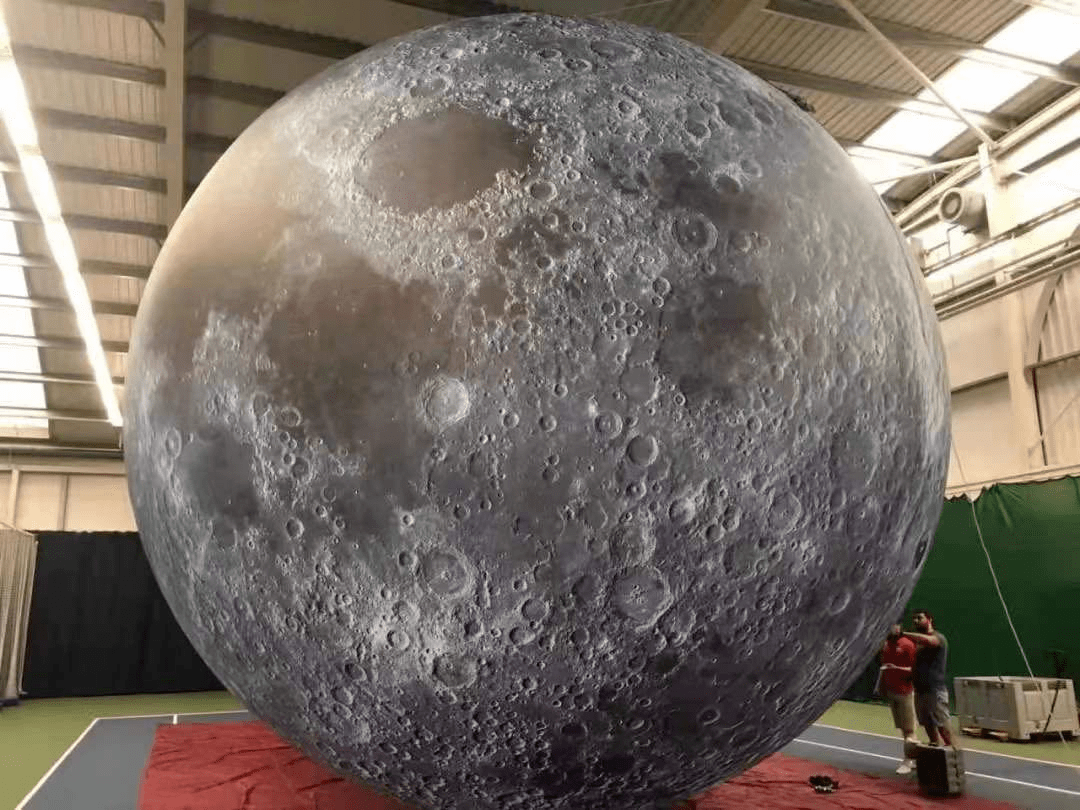 "月球"出发武隆前,卢克在做最后的测算