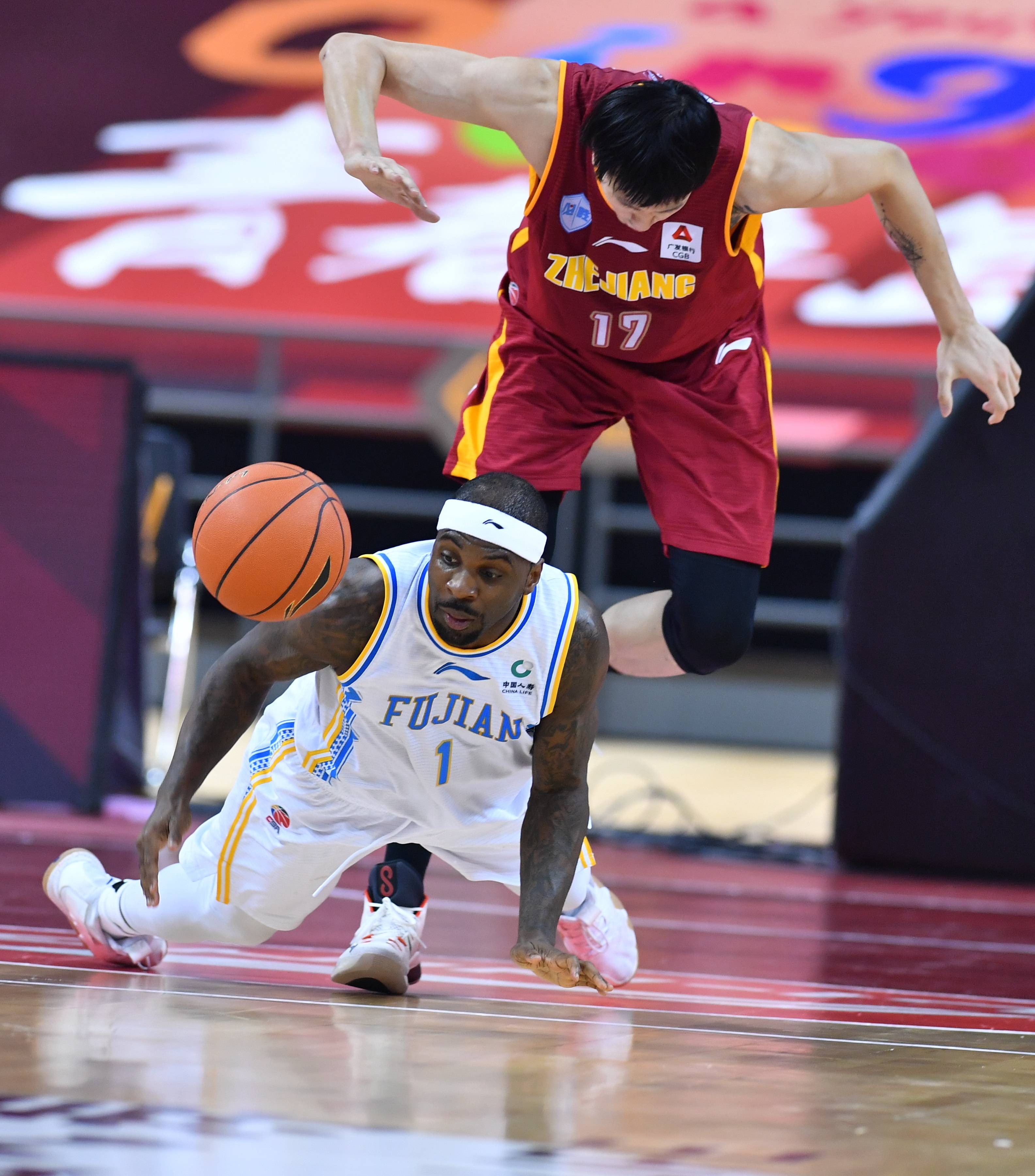 篮球cba复赛第二阶段福建豹发力对阵浙江稠州银行
