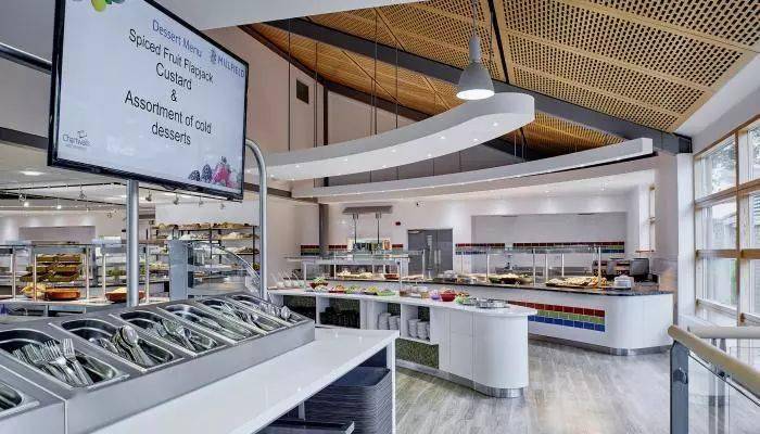 英国贵族学校的食堂也太好吃了吧!