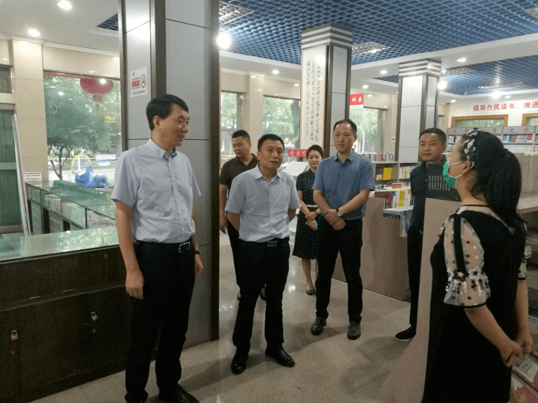 读书江西新华发行集团有限公司总经理汤华赴婺源县分公司德兴市分公司