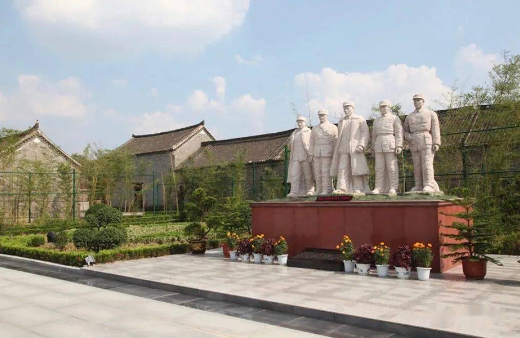 提起河南省驻马店市确山县的竹沟镇,人们的第一印象就是"红".