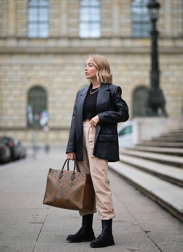 实用主义回潮恨不得装下整个世界的托特包重回主流