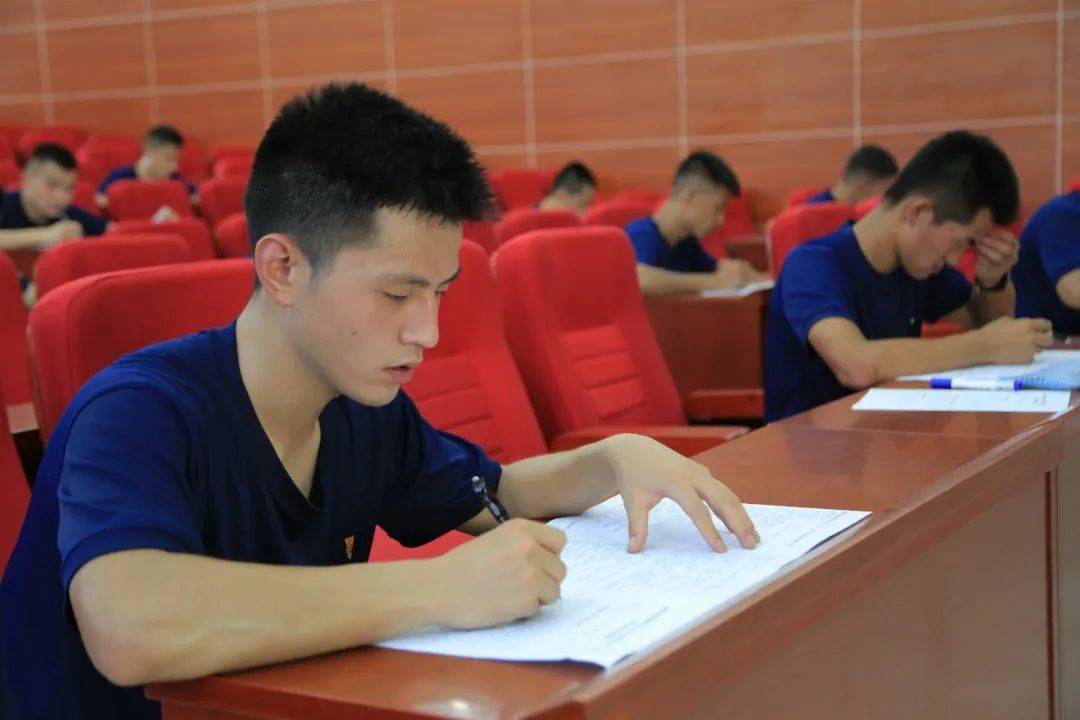 想留队的初级消防员,是时候展现你真正的技术了.