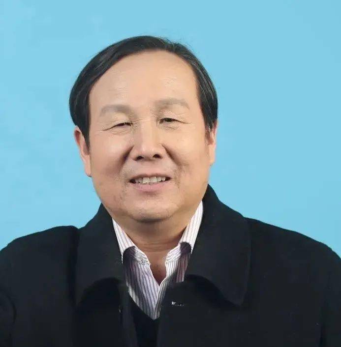 倪文东,北京师范大学教授,博士生导师,老子学院书法系特聘教授,中国