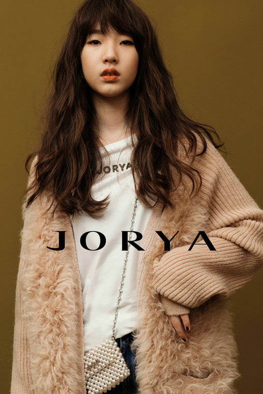 小s女儿elly愈长愈精致厌世脸变时髦脸