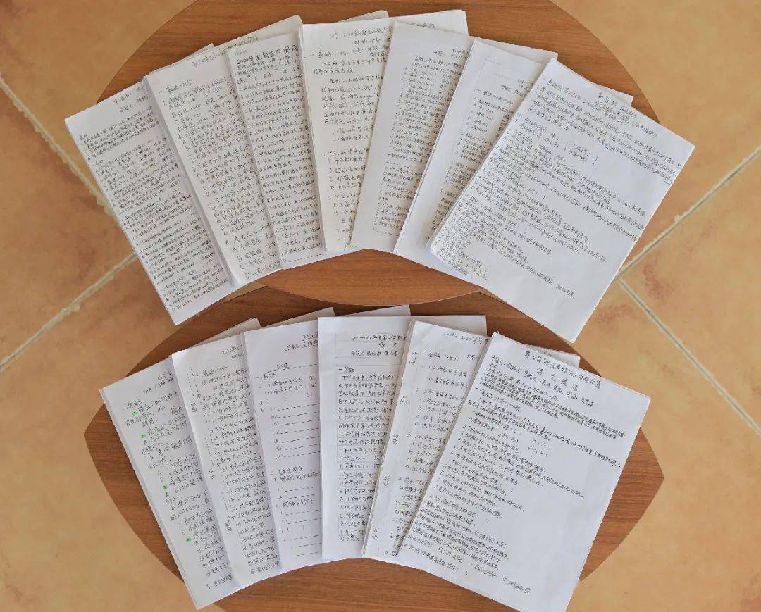 学生拍了拍老师——您有一份试卷请做一下