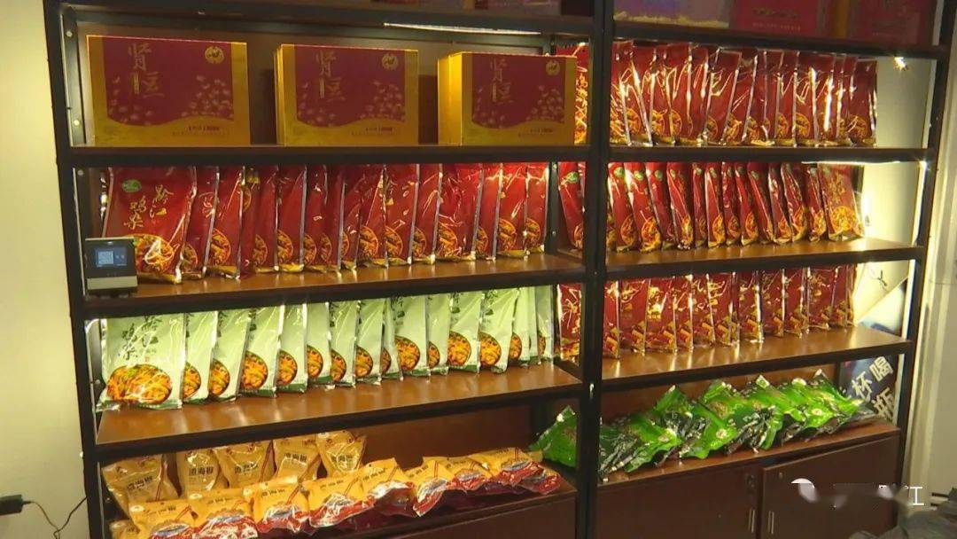 黔江区人大常委会副主任,黔江鸡杂产业发展指挥长何福元,西南大学食品