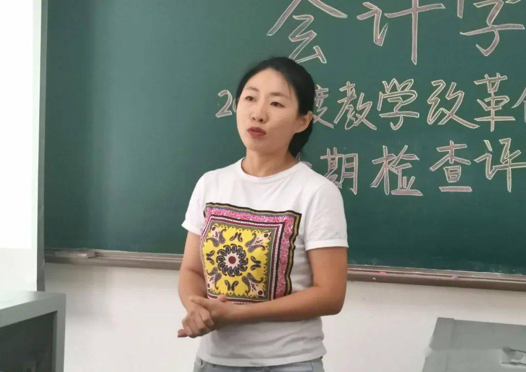 马培俊老师吉鲁婷老师江燕老师教师风采评审会采用ppt汇报方式进行