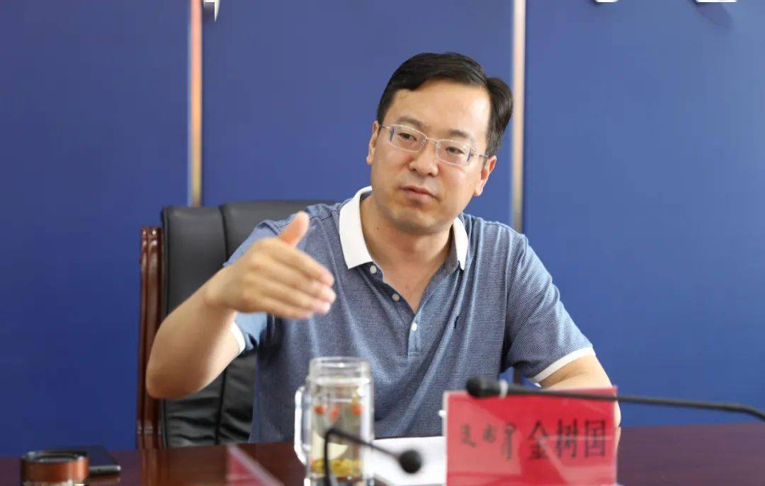 刑事庭庭长杨海龙宣读了关于段连强等17人涉黑案庭审预案.