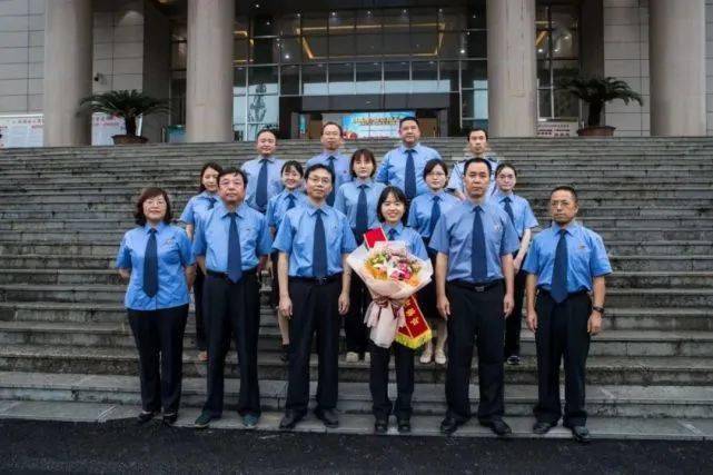 花垣检察女干警石东余获湖南省优秀女检察官!_花垣县