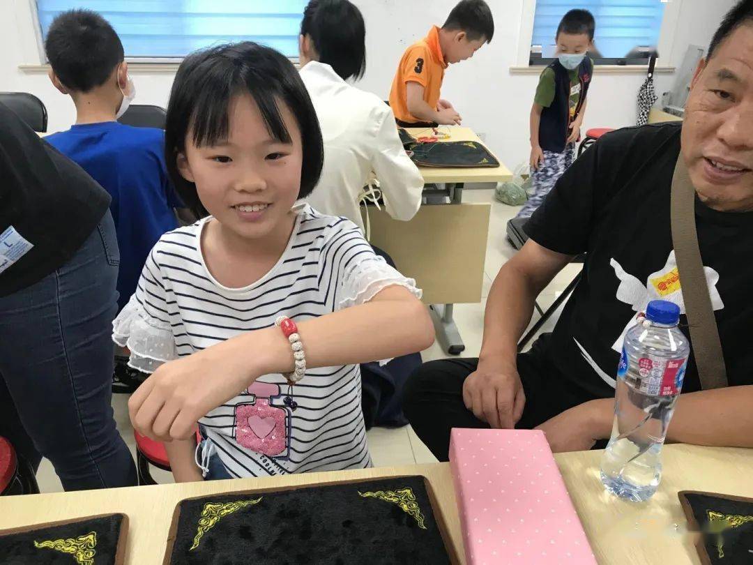 社区风采谈家宅居民区暑期活动星月菩提手串diy