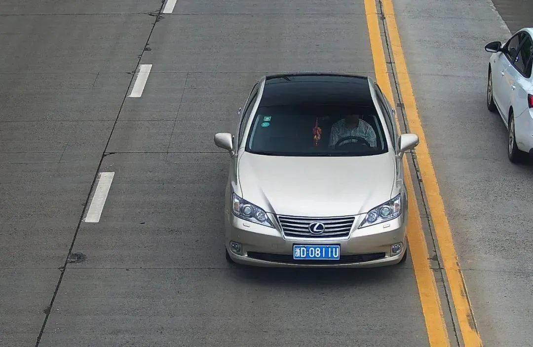 安全带生命带绍兴这些司机未系安全带被拍下