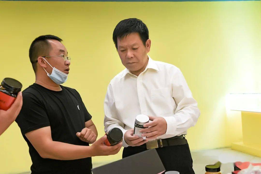 【时政】正阳县县长王东征一行考察宁夏西吉县电商