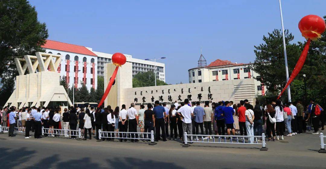 青分享内蒙古首家成功转设的高校内蒙古鸿德文理学院今日揭牌