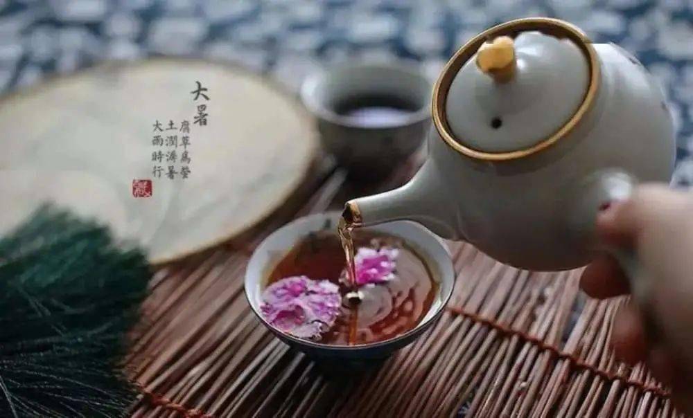 在大暑节那天,莆田人家有吃荔枝,羊肉和米糟的习俗,叫做"过大暑.