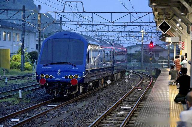 日本三大豪华列车图片