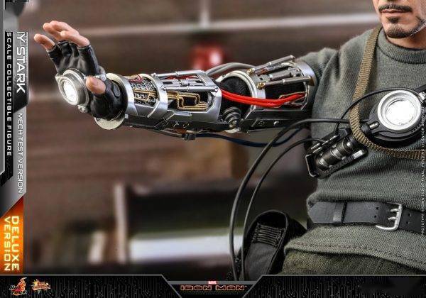 一个印有标记的钢铁侠mark 2面罩 一个胸口反应器连led发光功能(白灯