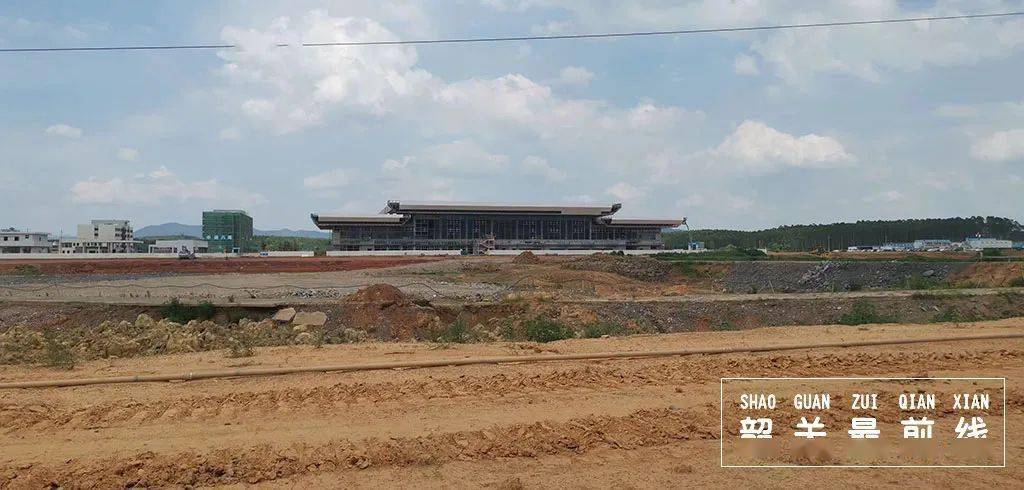 近日,城投集团调研组赴乳源桂头镇调研丹霞机场项目建设情况.