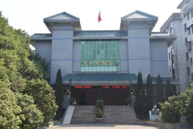 開門見墓吉安一博物館建在千年皇親古墓上館長室正對著古墓最古老的一