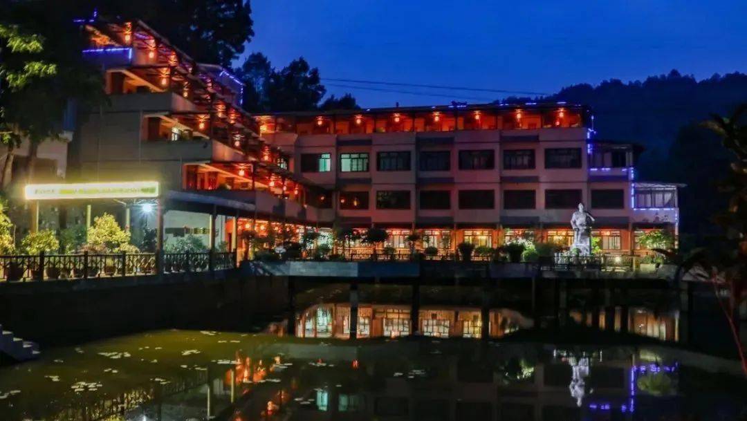 庄主在山庄内建立了一个收藏馆,收藏馆是庄主家人毕生收藏的结晶,不知