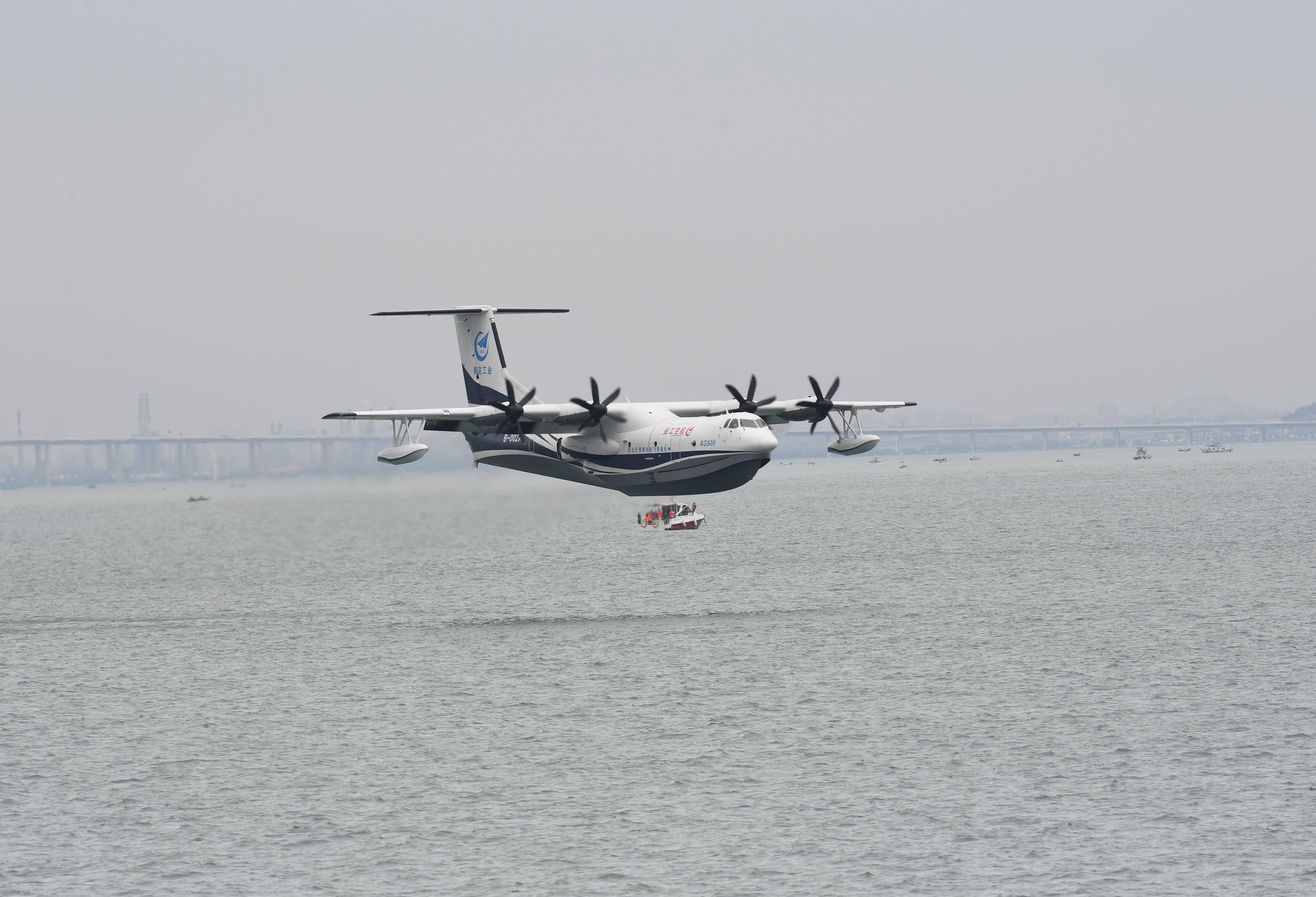 国产大型水陆两栖飞机ag600成功进行海上首飞