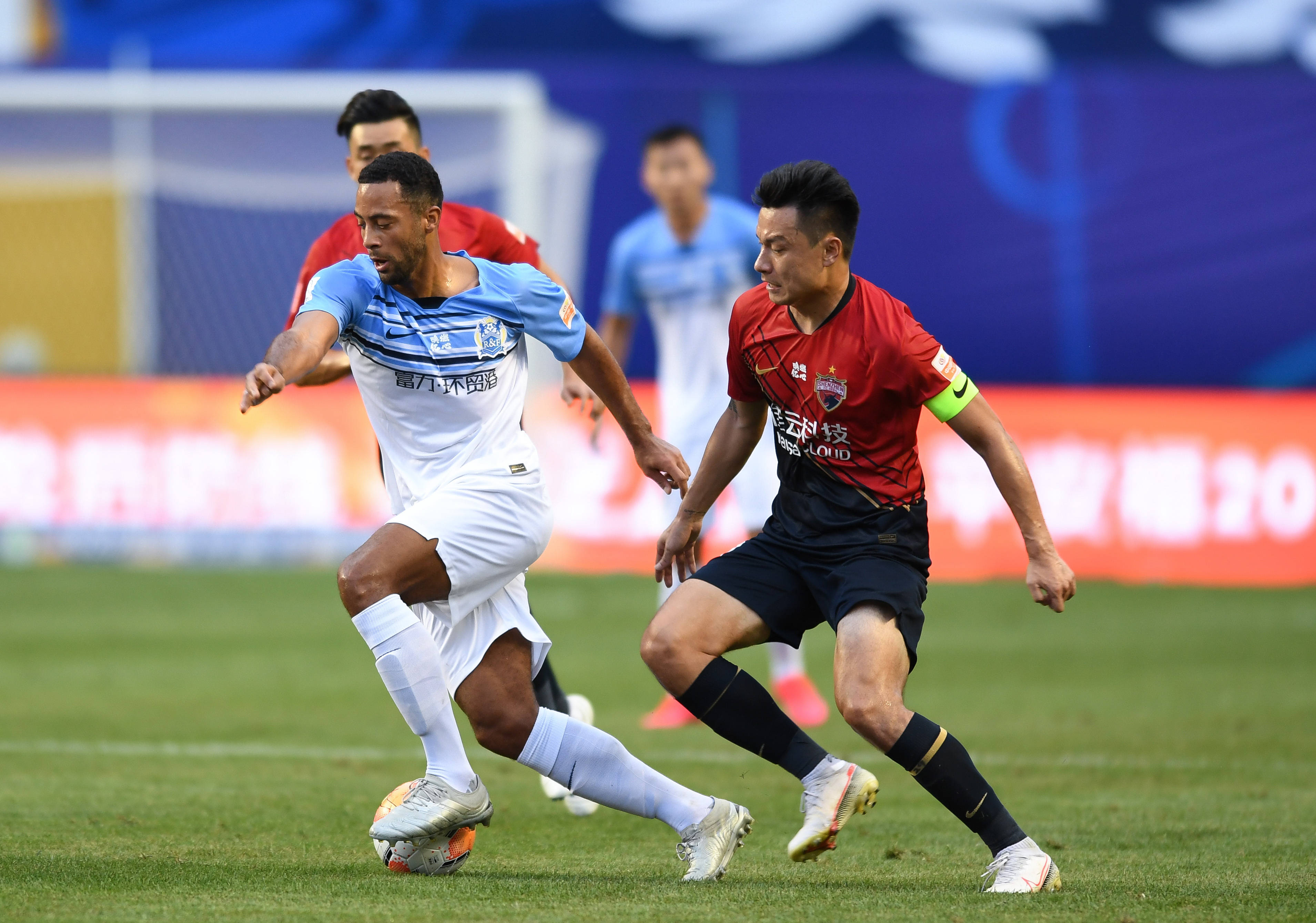 足球——中超:深圳佳兆业对阵广州富力