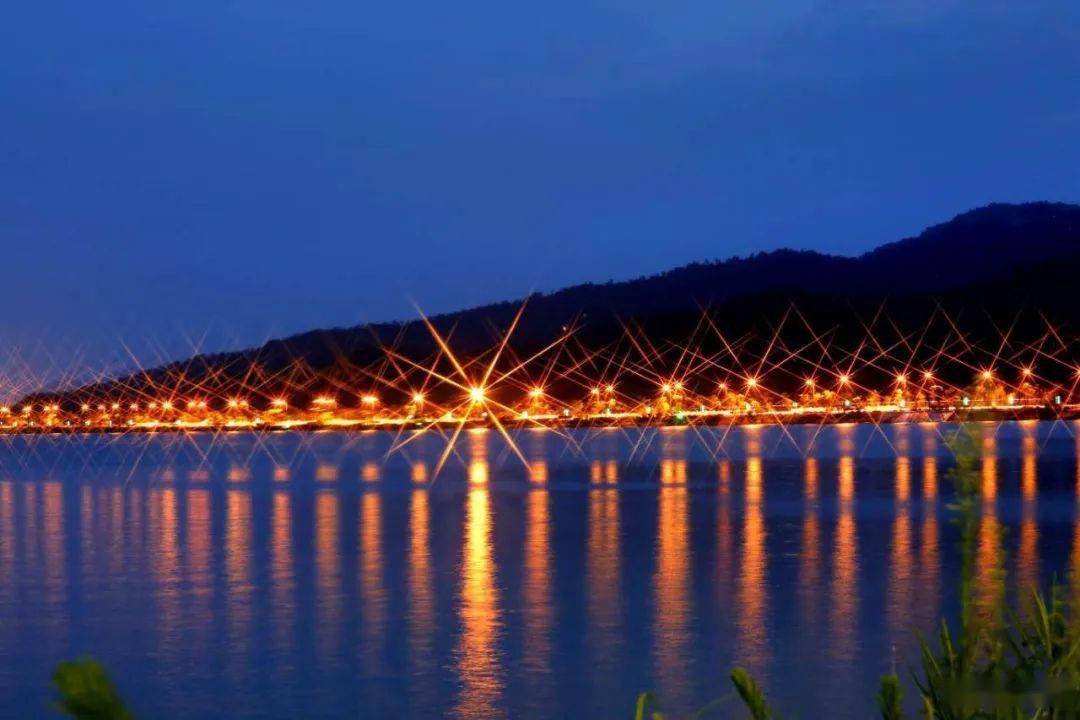 航拍夜晚的落星墩庐山市太美了