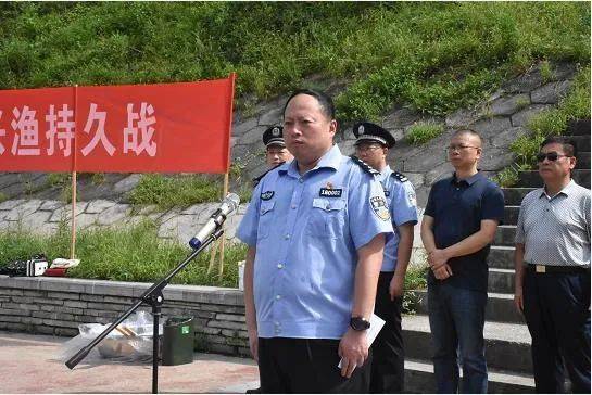 张杰宣布湘西州,吉首市联合集中销毁禁捕渔具行动开始