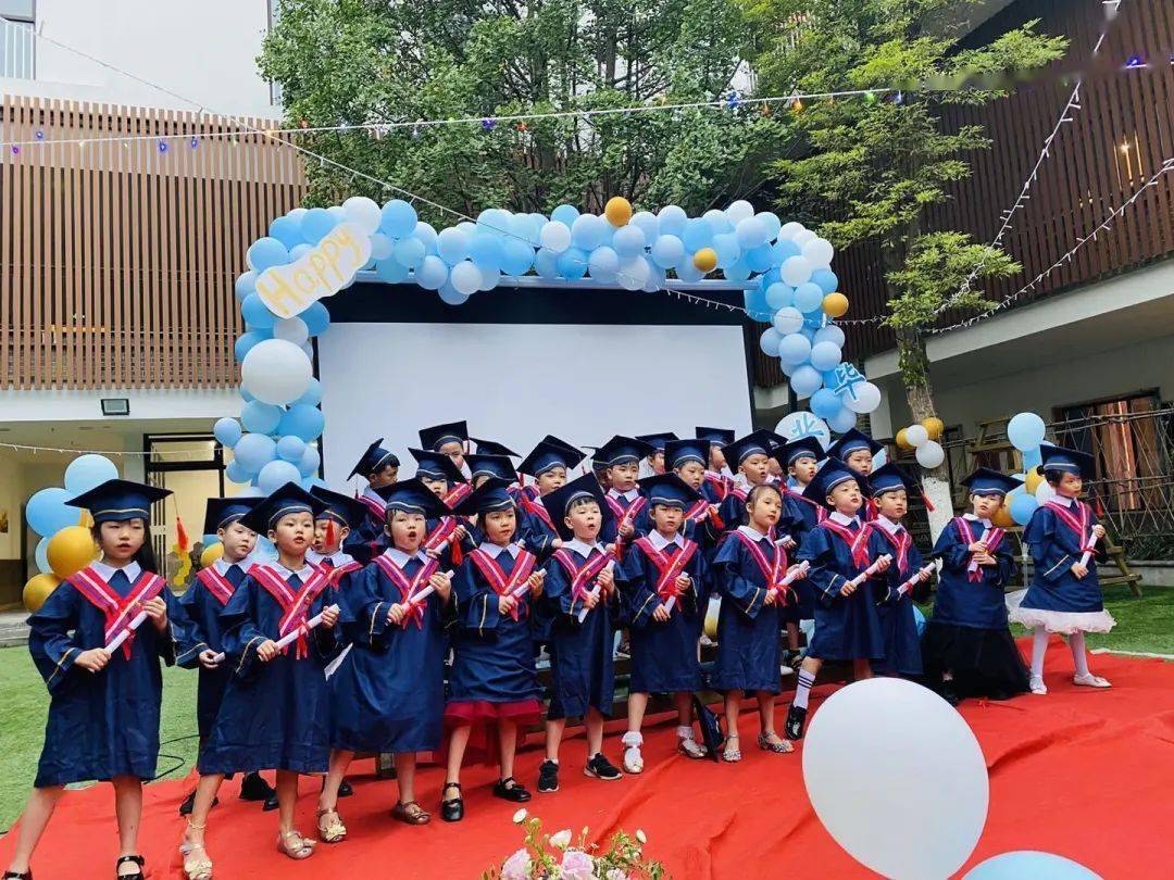 伊顿崇州毕业大狂欢永远天真永远热泪盈眶