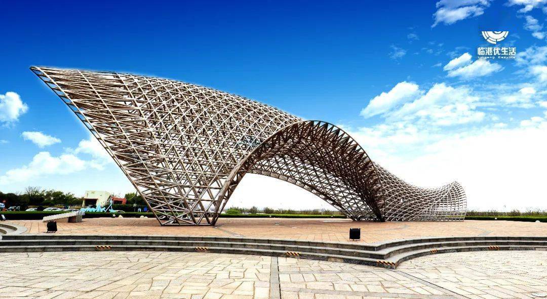 临港最牛区域300米地标免税购物城荣耀之环艺术岛