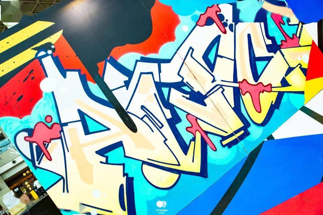 潮酷响起百万球鞋点缀涂鸦迷宫颐堤港携手艺术家哄嗨夏天的心动