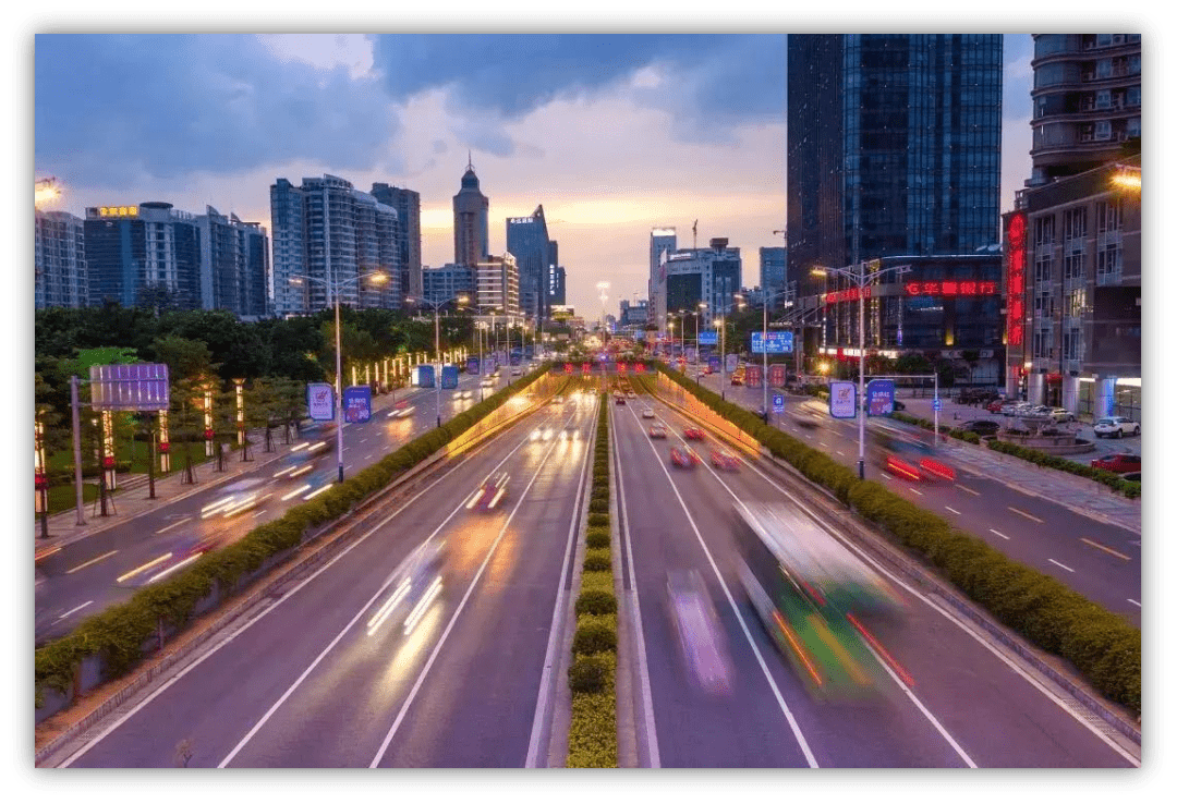 伴随"佛山季华商务带"概念的提出,季华路商圈迎来了一波产业载体落户