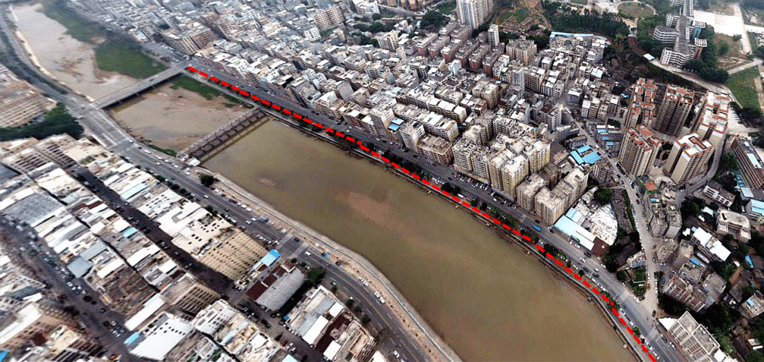 信宜市区:人行道硬生生变停车场,你点睇?