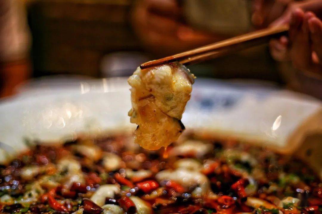 嗬哟这盆黑豆花水煮鱼在成都简直闹麻了
