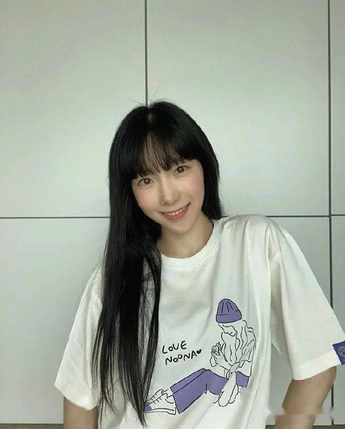 黑发,穿着zero衣服的少女时代金泰妍!