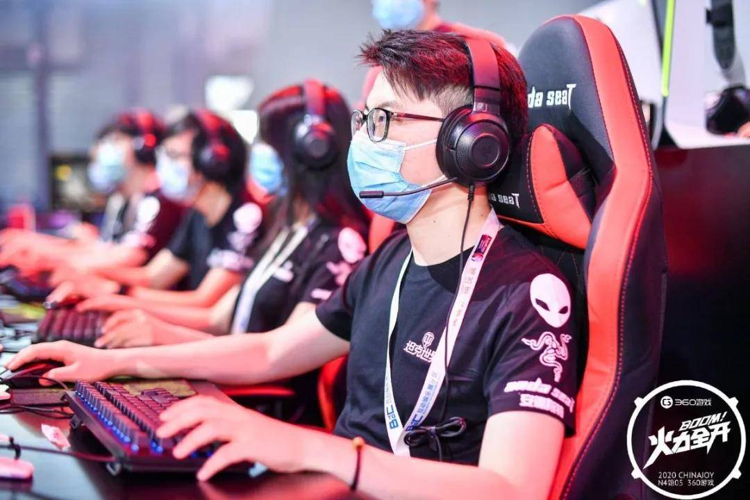 2020cj第二天,依然火爆!现场好看的小姐姐,竞技对战,赢取电竞椅._seat